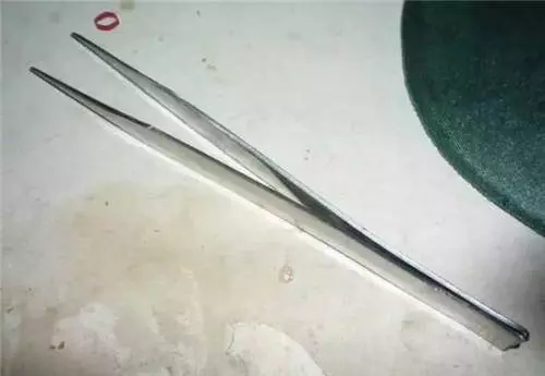 鑰匙不小心斷在鎖裡了!開鎖老師傅教我一招,輕鬆不花錢就取出來