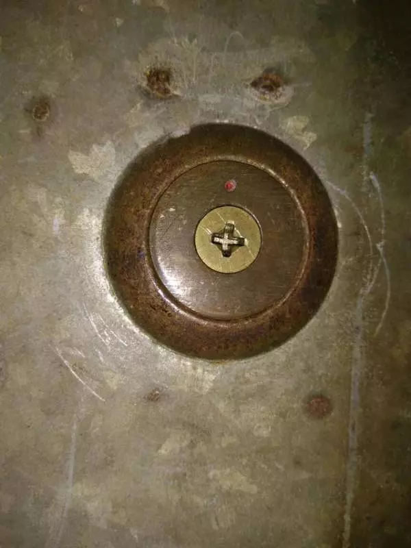 鑰匙不小心斷在鎖裡了!開鎖老師傅教我一招,輕鬆不花錢就取出來