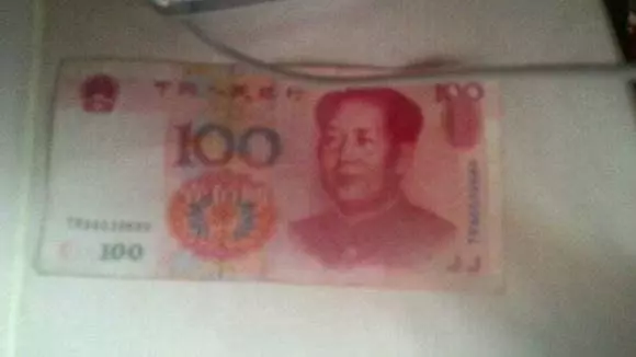 小姑子來照顧我坐月子,她走後我見房間亂糟糟的,最後卻紅了眼眶
