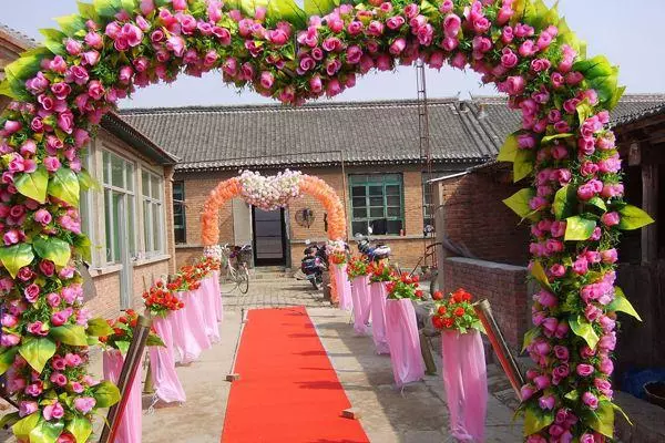 父母反對我和老公結婚,我執意遠嫁,五年後回老家,爸媽懵了