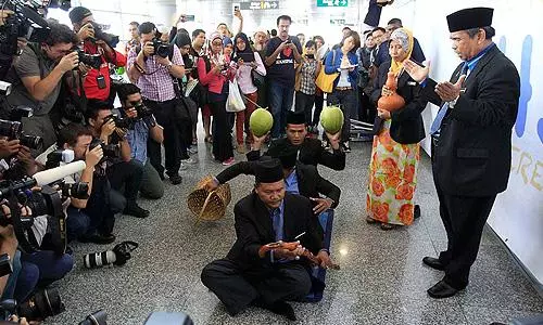 印尼漁夫以《可蘭經》宣誓 目睹MH370墜海 已呈交GPS數據給大馬 《內附視頻》