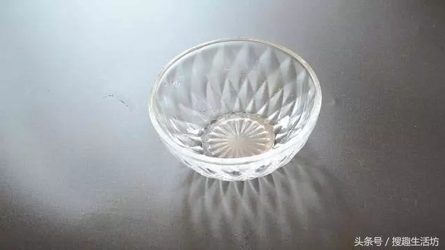 蚊香放在水裡泡一泡,沒想到作用這麼大,解決了家家戶戶的困擾