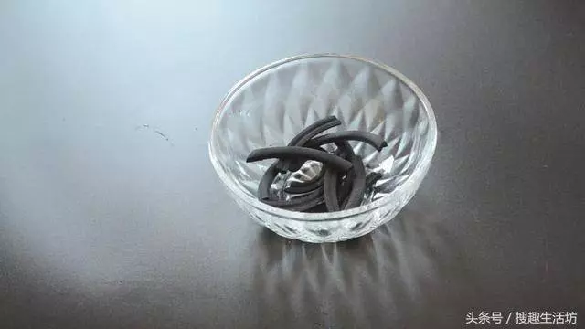 蚊香放在水裡泡一泡,沒想到作用這麼大,解決了家家戶戶的困擾