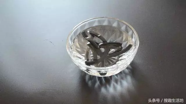 蚊香放在水裡泡一泡,沒想到作用這麼大,解決了家家戶戶的困擾