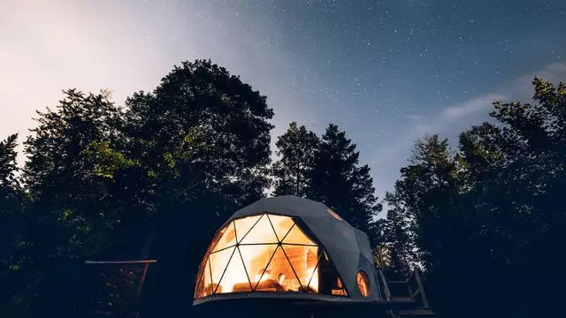 樹屋冰屋膠囊屋都比不上這種屋!360°看美景,體驗萬中無一!