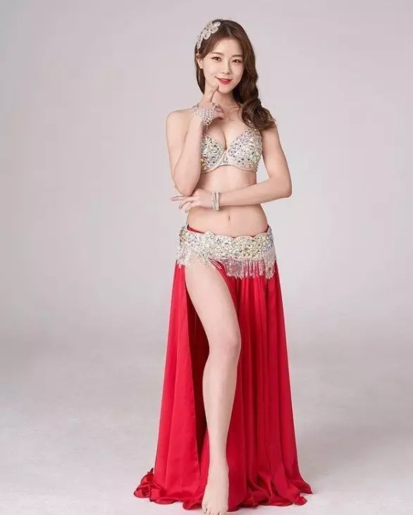 OL正妹大跳肚皮舞~