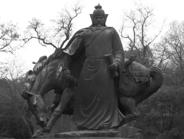 秦檜後人說:祖先跪了800年,該站起來了,岳飛後人霸氣回應!