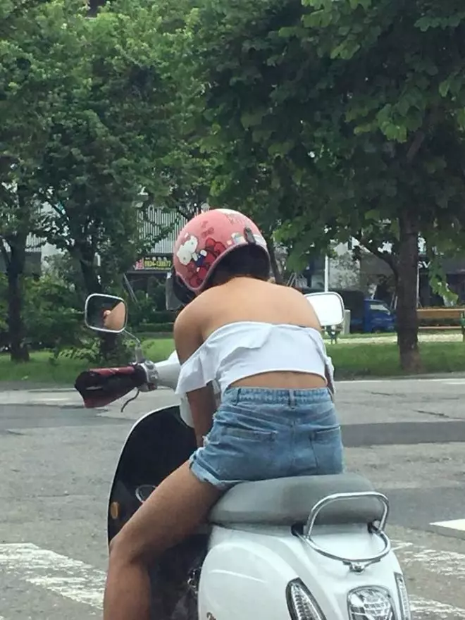 愛水不驚!女騎士穿這樣…大家都在看,狂呼:幫她抹防曬