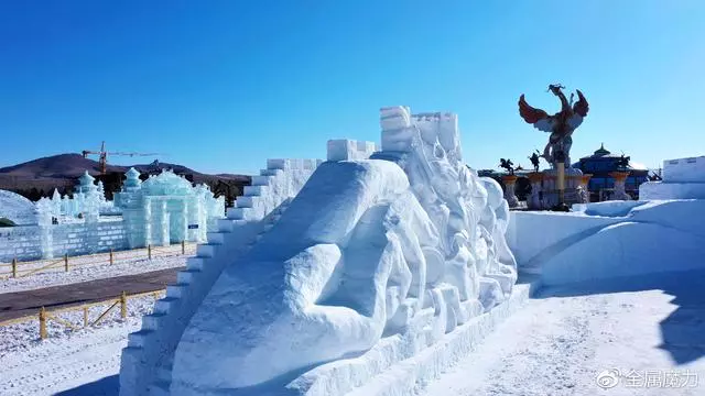 走進塞外馬鎮的冰雪世界中