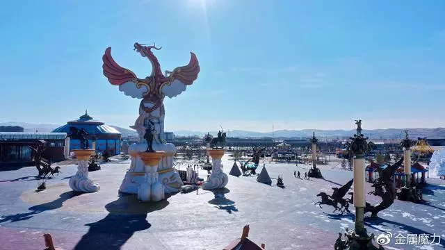走進塞外馬鎮的冰雪世界中