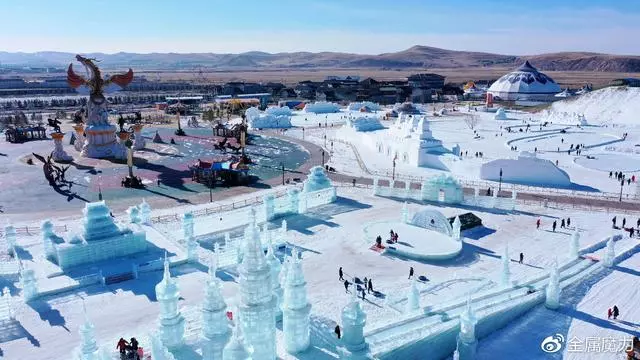 走進塞外馬鎮的冰雪世界中