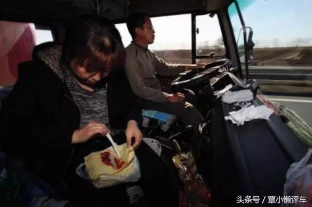為什麼貨車司機一般都會帶著老婆一起跑貨?一位老司機偷偷告訴你「實情」