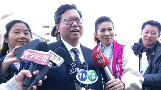 鄭文燦跟風挑戰10年照:我太太覺得我沒變