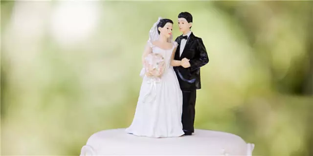 離婚十多年,前夫邀我參加女兒婚禮,看到准女婿後我愣住了