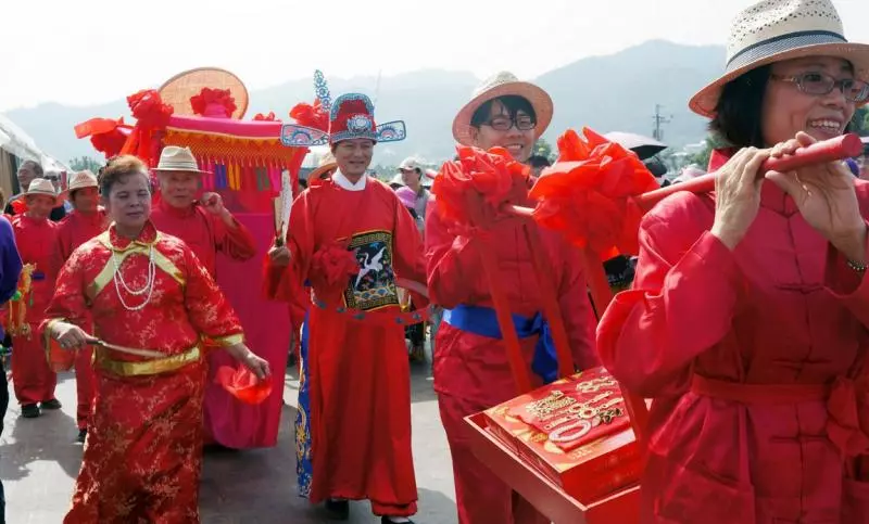 婚前婆家全款買房買車,婚後看到抽屜里的借條,我選擇離婚!