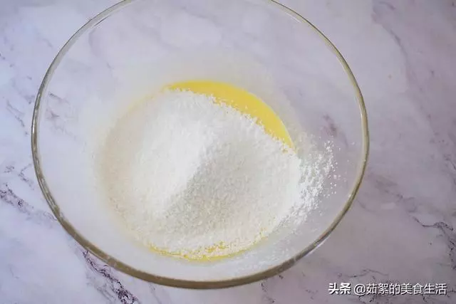 這才是酸奶蛋糕正確的做法,不塌不陷,綿潤柔軟,一次就成功