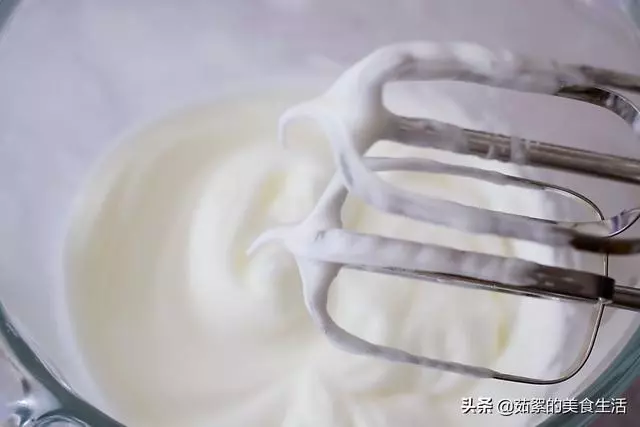 這才是酸奶蛋糕正確的做法,不塌不陷,綿潤柔軟,一次就成功