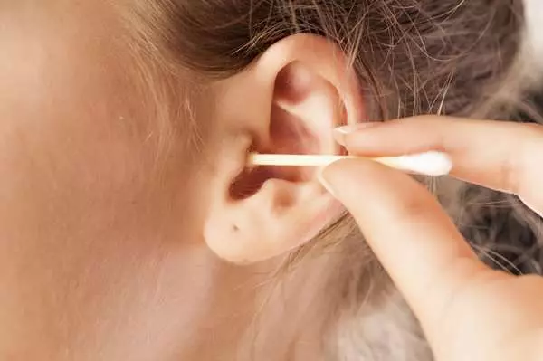看「耳屎」的顏色,就能判斷你的身體狀況!如果挖到「這個顏色」的耳屎,快去看醫生吧!