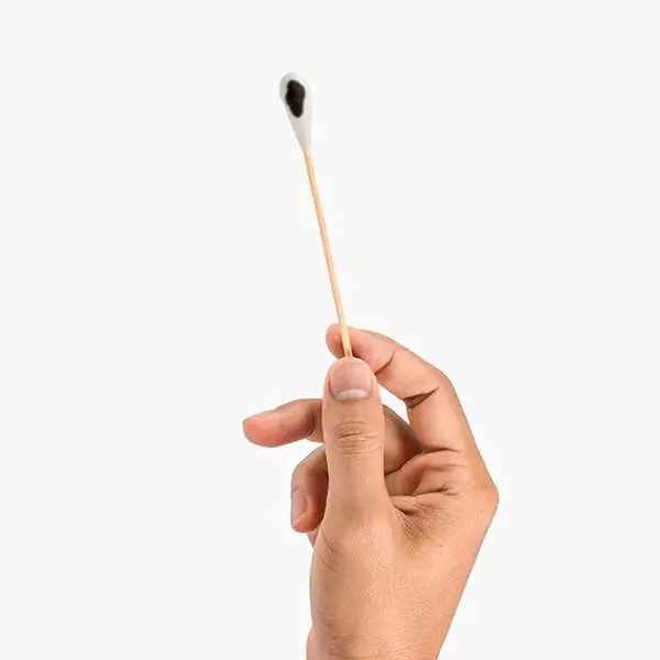 看「耳屎」的顏色,就能判斷你的身體狀況!如果挖到「這個顏色」的耳屎,快去看醫生吧!