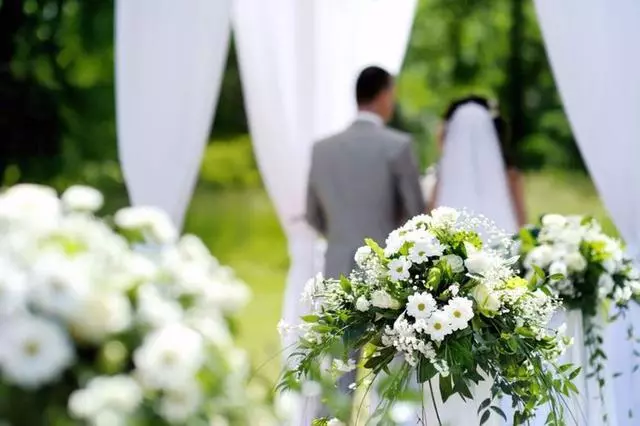 結婚岳母不要彩禮,還陪嫁一套房,兒子出生後我後悔不迭