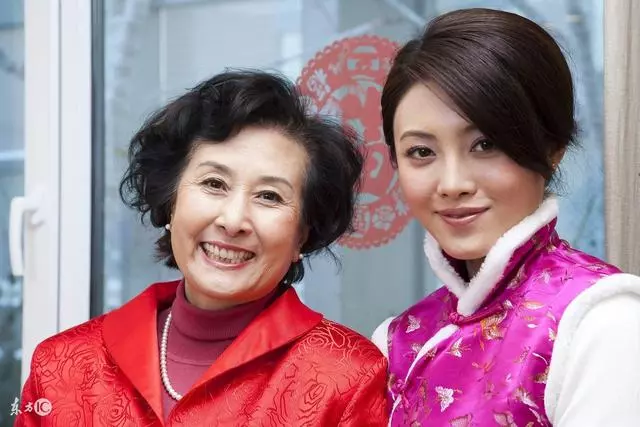 「婆婆,您能不能別一天到晚盯著我,給我們留點私人空間行嗎?」