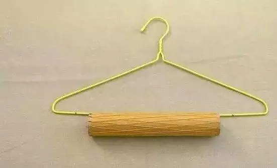 掃了30年的地才發現,塑料袋套在掃把上,千家萬戶的難題就解決了!