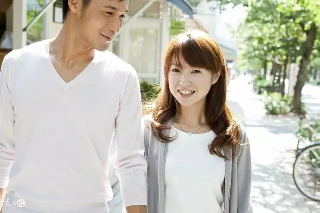 結婚婆婆給十萬彩禮,去婆家路上碰到一個乞丐,媽堅決不讓我嫁了