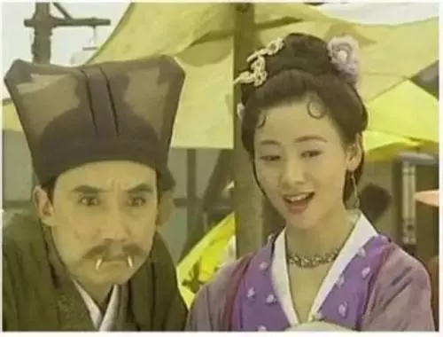 51歲翁虹曬一家三口親密合照,11歲女兒顏值與媽媽相差太大引網友驚訝 !