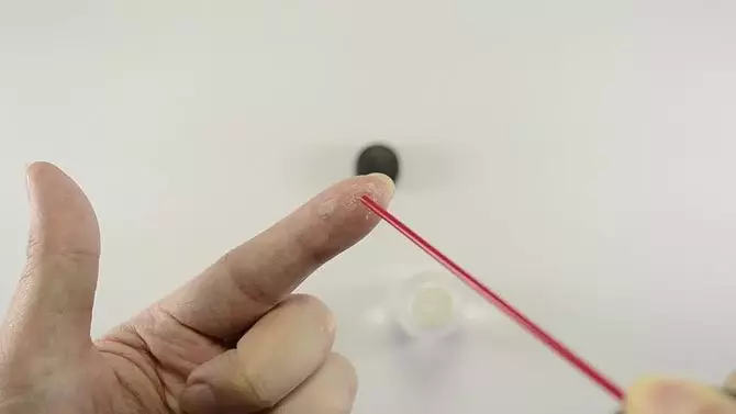 被三秒膠黏到?手都快扯破皮了還是沒扯開...終於有救星了啊 !