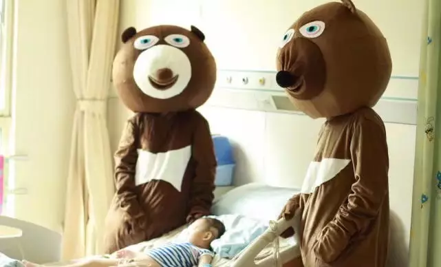 3歲孩子昏迷1個月不醒,母親準備放棄時,孩子眼角流下眼淚