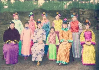 震撼!許多人都看過這張照片,卻一直忽略最左邊「小女孩」!沒想到「她的樣子」竟然... 太驚人了!