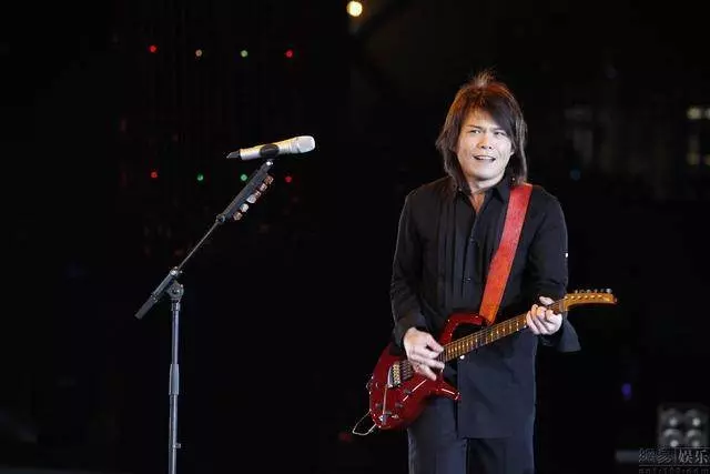 伍佰55歲妻子近照曝光,原來長這樣,怪不得相愛15年一直不公開!