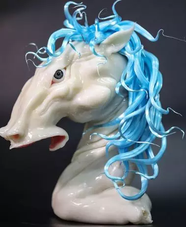 拉糖姐花10天「浴火鳳凰作品」帶到韓國比賽 海關狂手一摔:直接碎一地2萬打發~