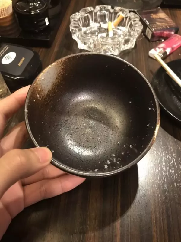 他去燒肉店點白飯 送來後「完全圖文不符」怒分享!網卻羨慕:被騙也願意♥