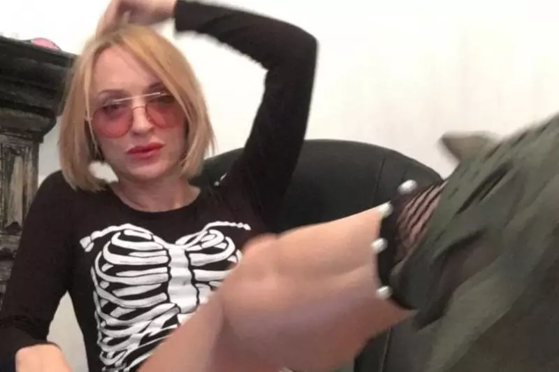 就是要穿過的才讚!美腳妹靠「臭襪子一年爽賺400萬」 味道越濃越搶手❤️️