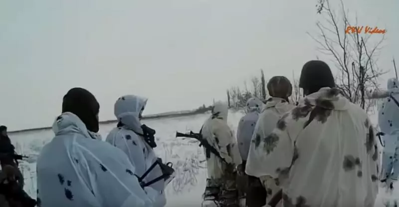 每秒都在上演悲劇...士兵撿敵軍手機桌布還抱著愛女 見6通未接後告知:妳兒子走了