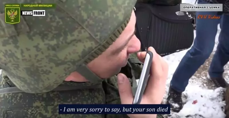 每秒都在上演悲劇...士兵撿敵軍手機桌布還抱著愛女 見6通未接後告知:妳兒子走了