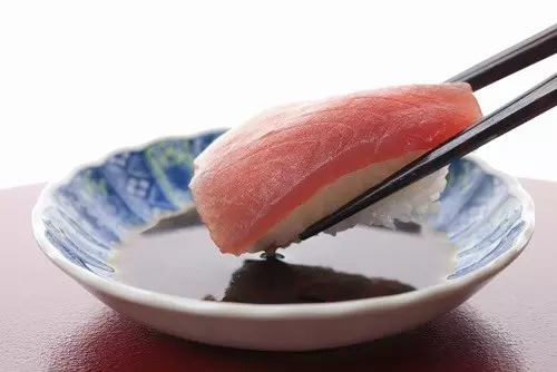 吃壽司到底要不要沾醬油?日本當地人解答了