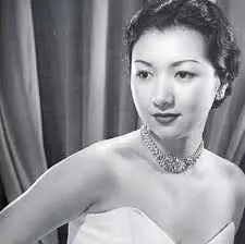 這位美女征服無數男人 但真實身分「連日本首相都不敢斜眼看」的黑道大姐頭