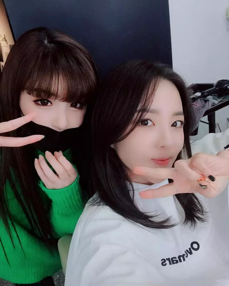 2NE1整整1年整團蒸發 「雙朴」突然開直播...粉絲暴動:解散的心又拼湊回來了T_T