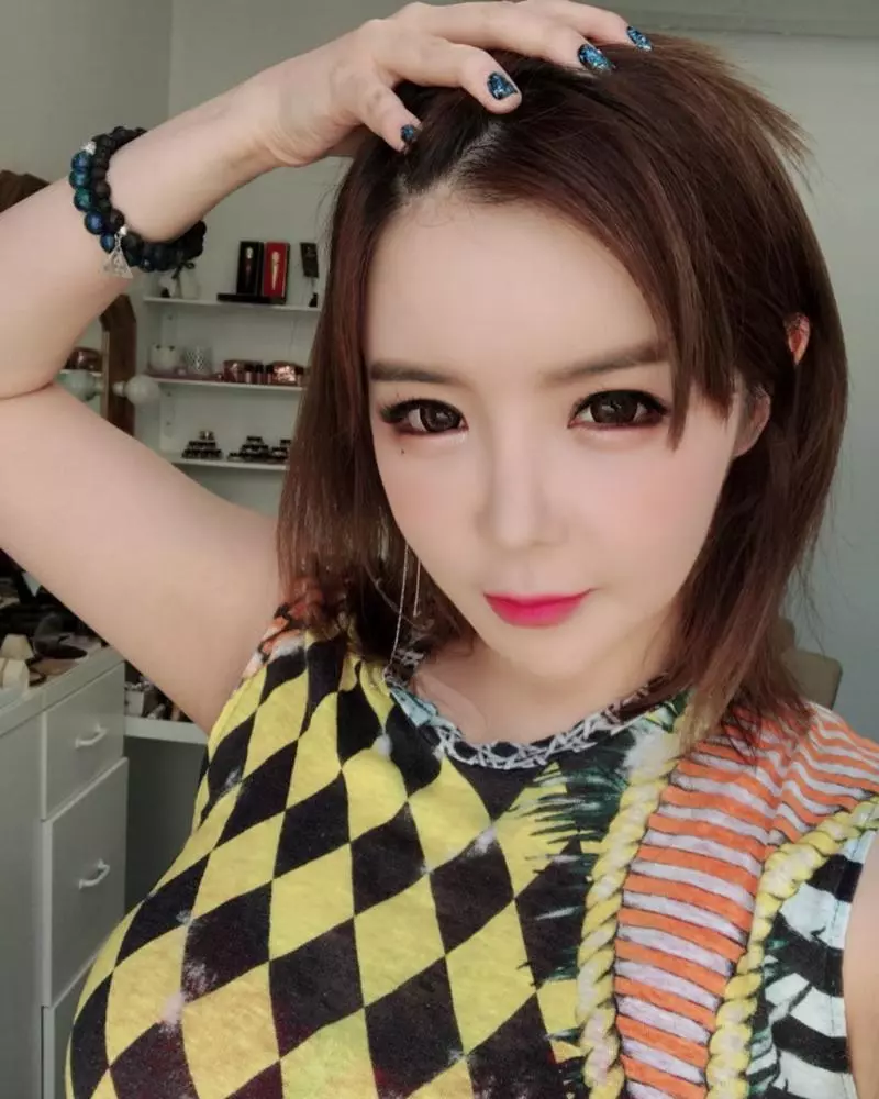 2NE1整整1年整團蒸發 「雙朴」突然開直播...粉絲暴動:解散的心又拼湊回來了T_T