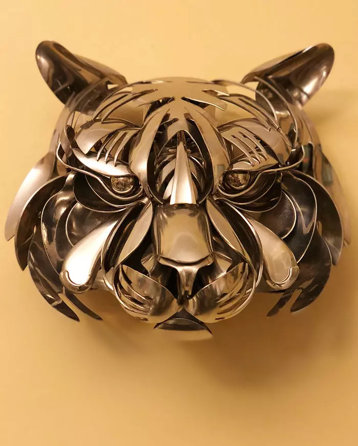這些藝術品「高檔到脫褲子」 精緻創作的素材都是你看不起的破銅爛鐵!