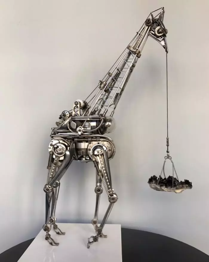 這些藝術品「高檔到脫褲子」 精緻創作的素材都是你看不起的破銅爛鐵!