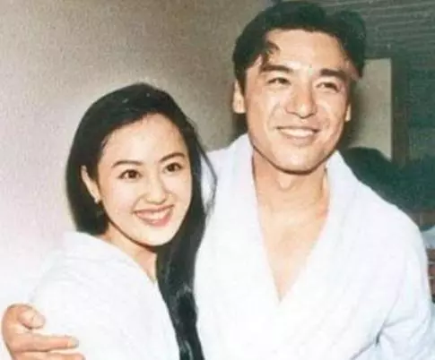 五個娶了「敗家媳婦」的男星,圖1每年給老婆兩億,圖5被敗光!