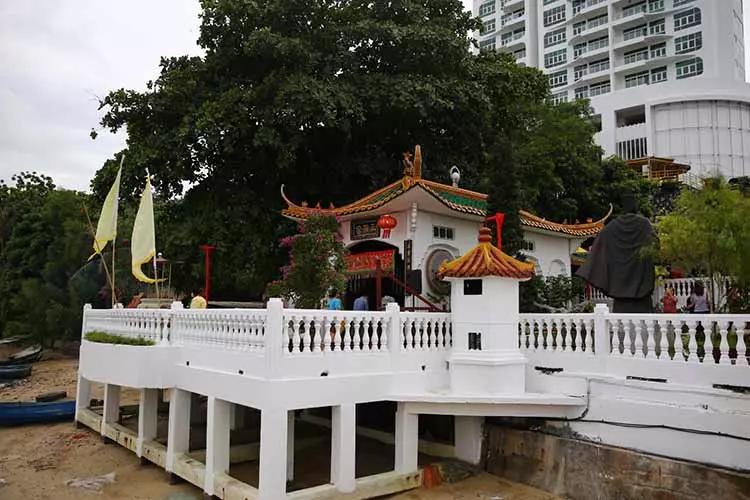 華人一定要知道!去 Penang 別只拍壁畫了,現在大家都去鄭和三保宮!