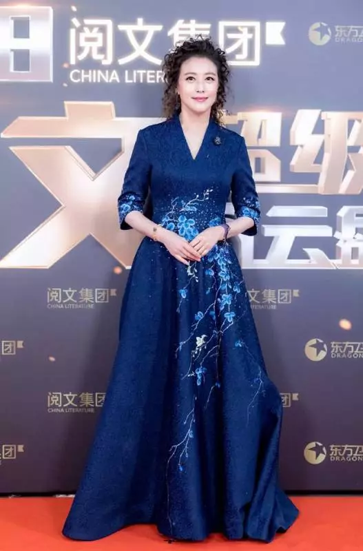 周海媚新髮型亮相綜藝驚呆網友:這是52歲?!