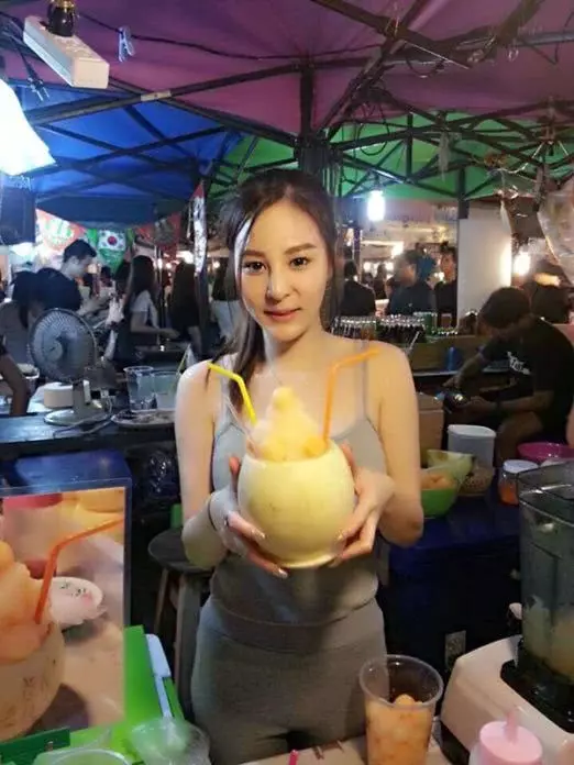 泰國「果汁西施」吸引無數網友排隊打卡,但現實令人心碎