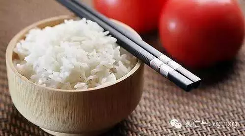 一碗飯看出一個人的修養!