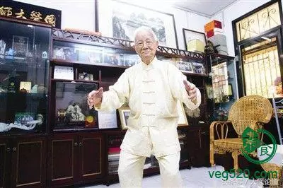 老教授親自教:學會這8個動作,身上「老毛病」都不藥而癒了!