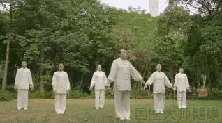 老教授親自教:學會這8個動作,身上「老毛病」都不藥而癒了!